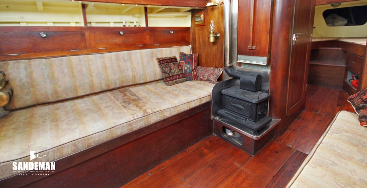 37Saloontostove.JPG