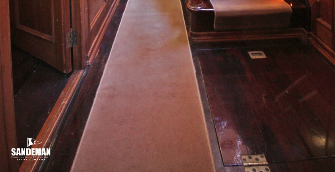 59 Companionway fwd