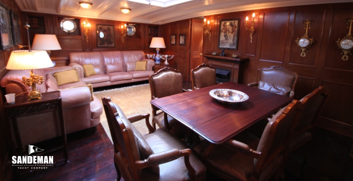 45 Saloon dining to sitting