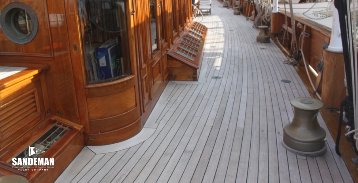 32 Deckhouse Port v aft