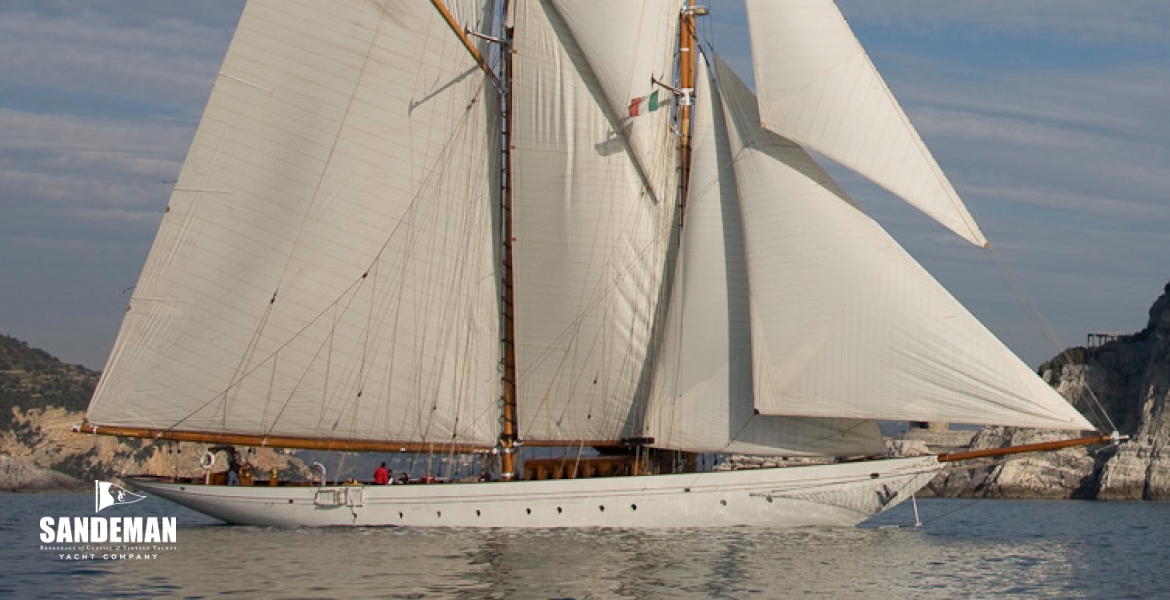 04 Full sail abeam