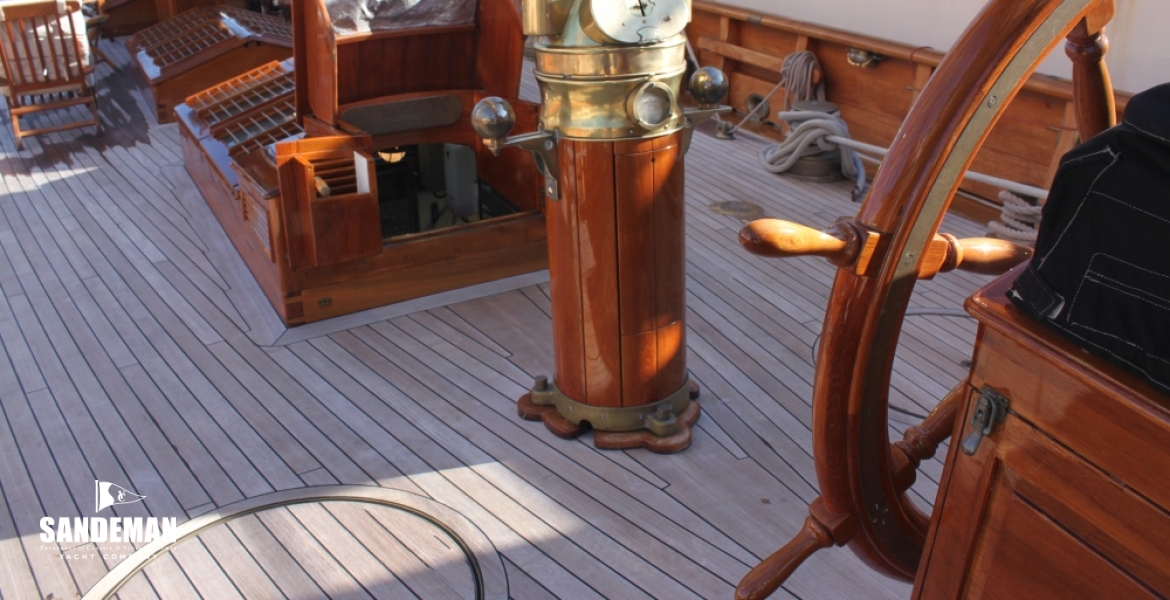 21 Helm v to compass