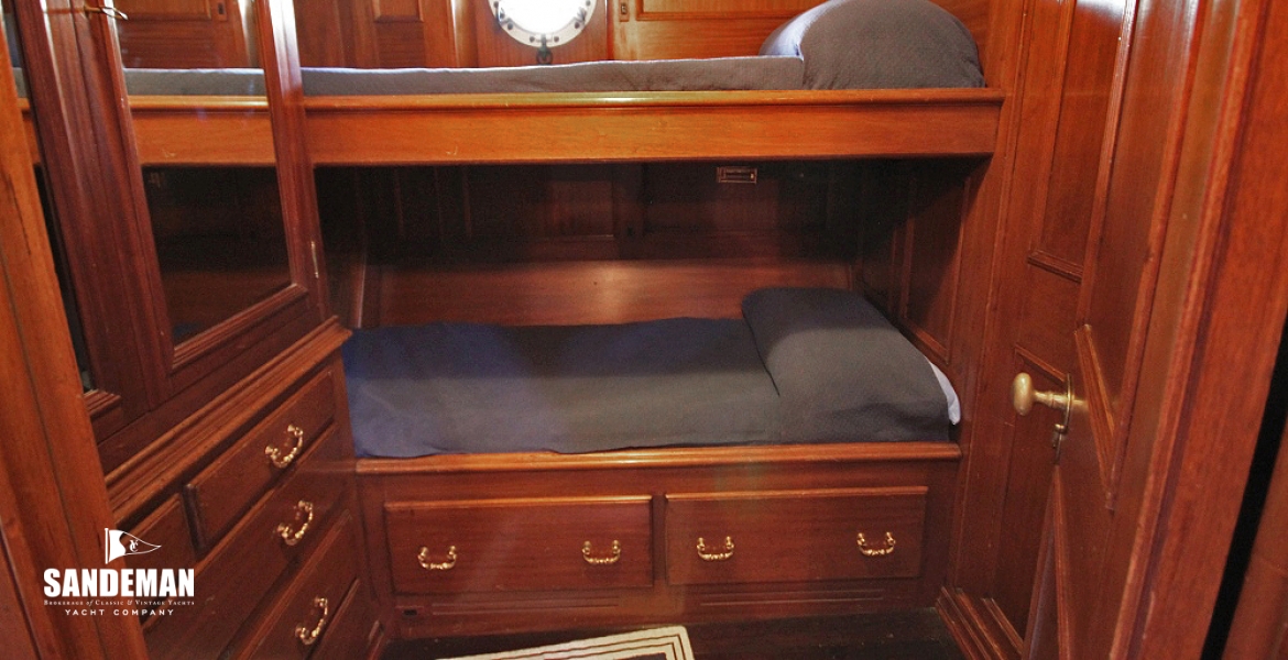 60 Guest twin cab port aft