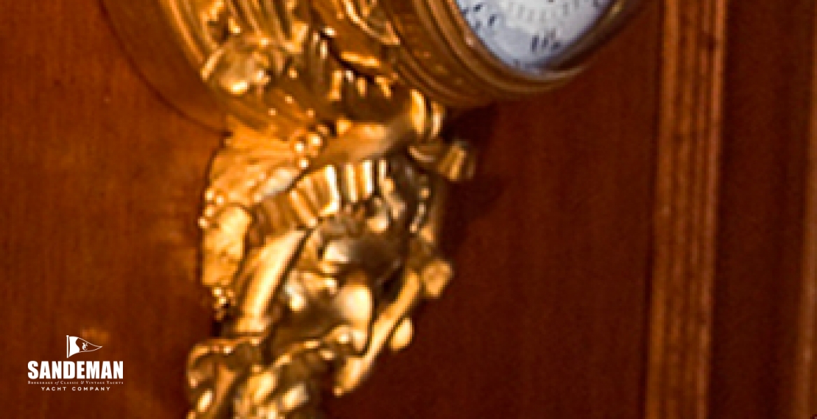 48 Clock detail