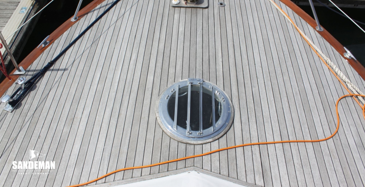 11 Foredeck.JPG