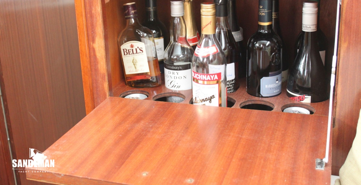 26 Drinks cabinet 1.JPG