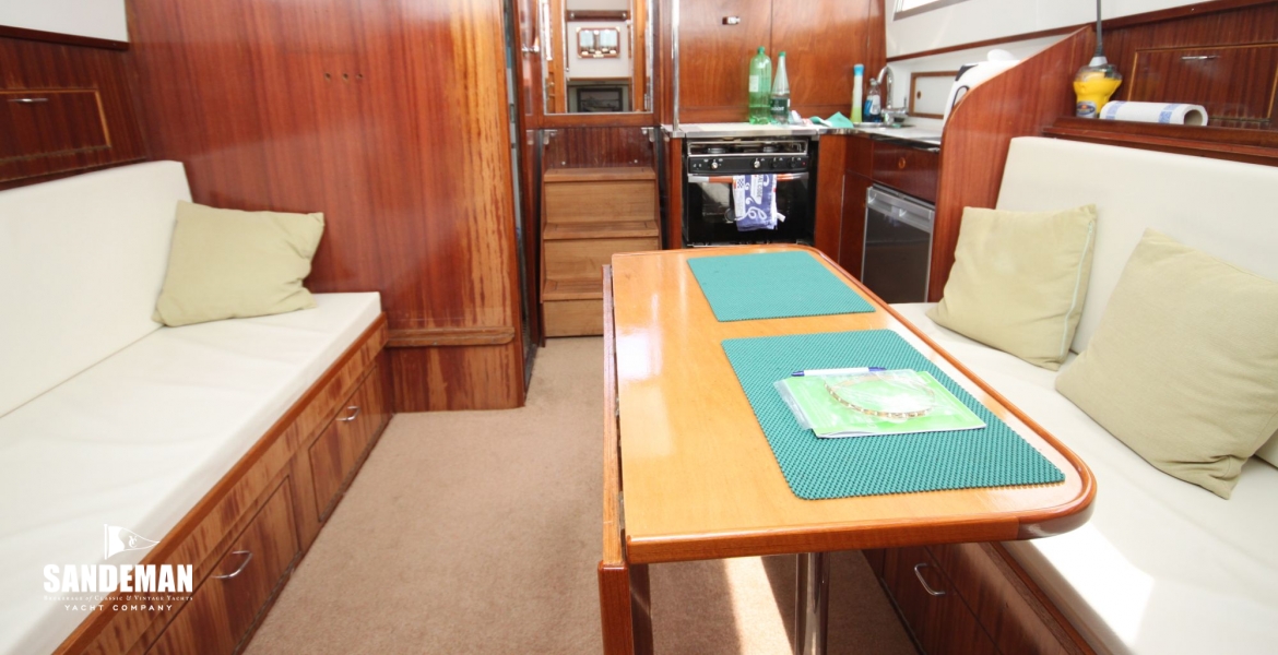 28 Saloon v aft.JPG