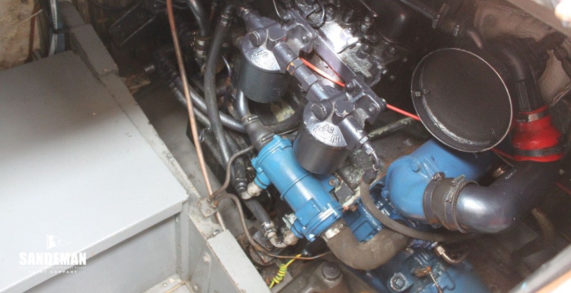 38 Engine detail.JPG