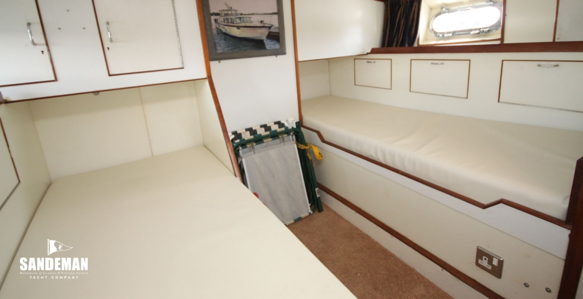 32 Aft cabin to port.JPG