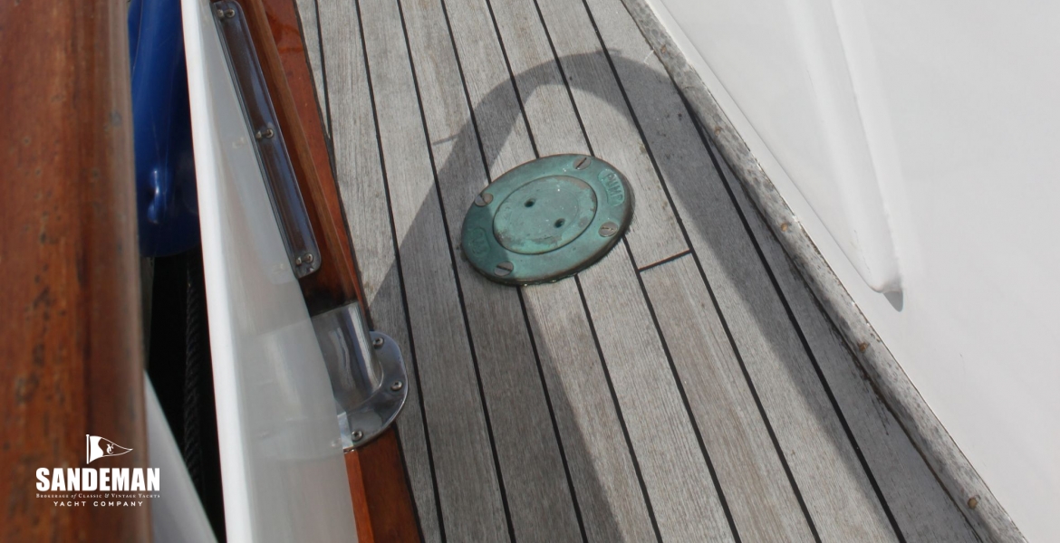 08 Side deck.JPG