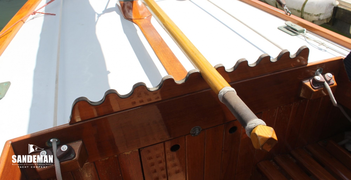 25 Tiller and aft deck.JPG
