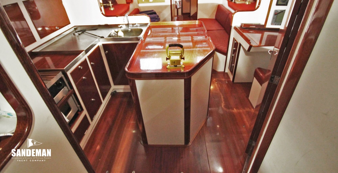 31Intosaloon.JPG