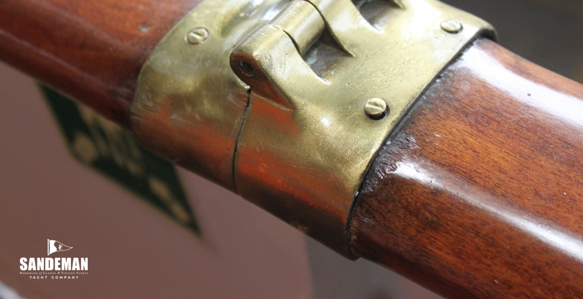 38railhinge.JPG