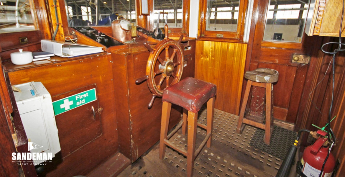 30Wheelhousetostbd.JPG