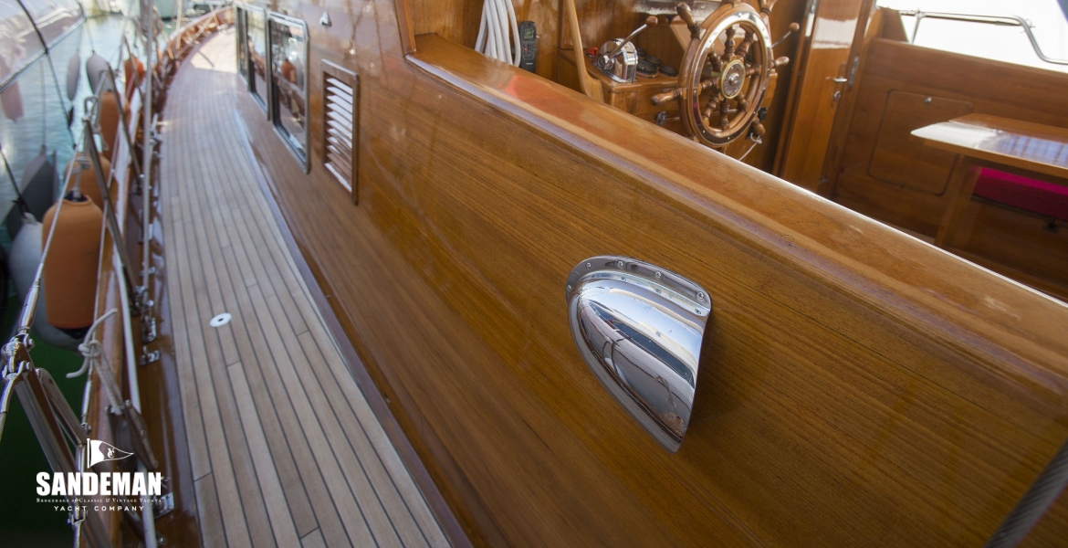 16Sidedeckvfwd.jpg