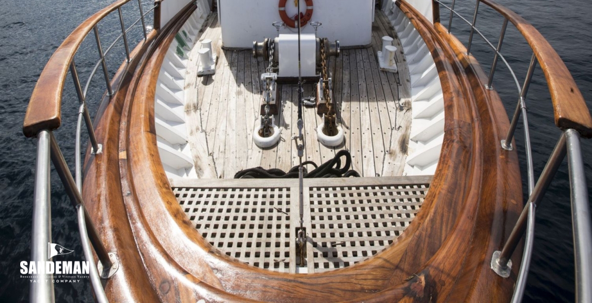 15ForedeckvaftForedeck.JPG
