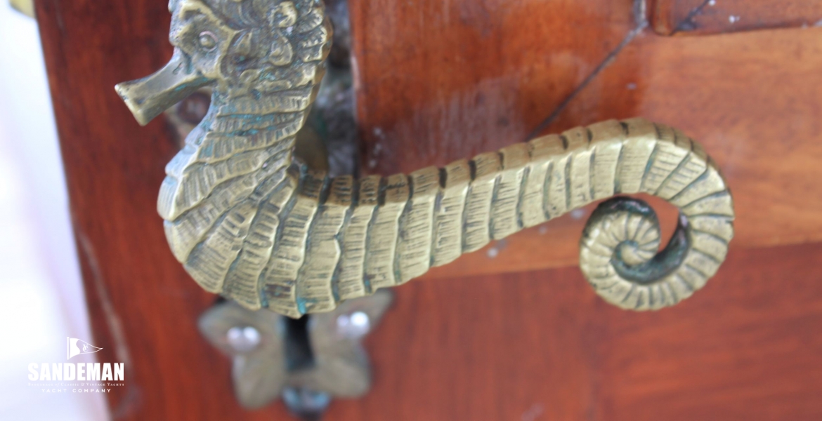 30Doorhandle.JPG