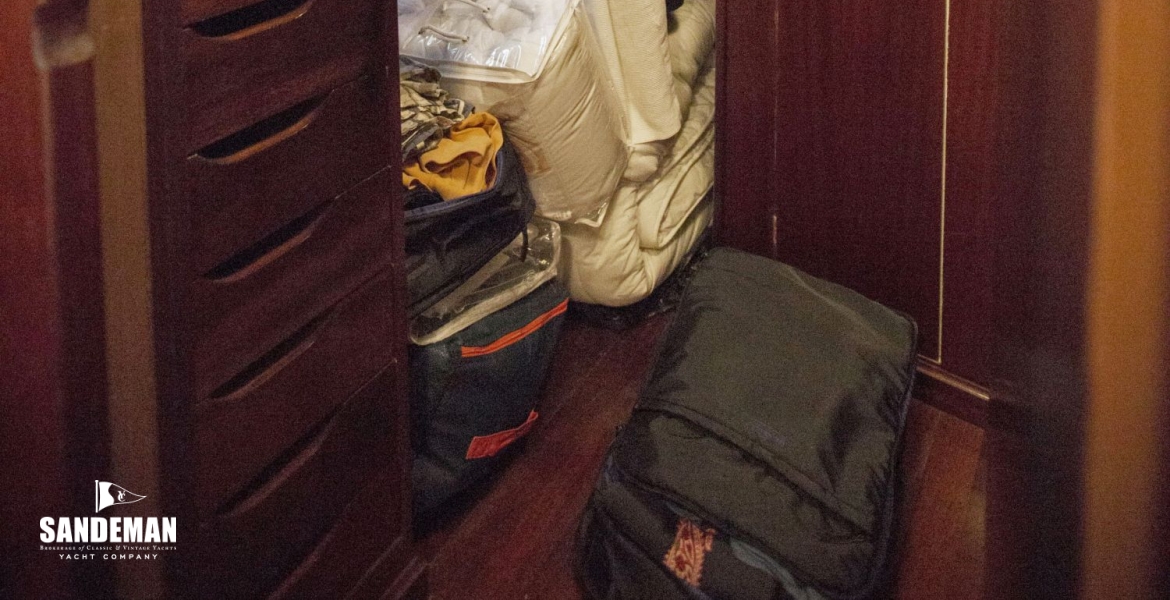 52Walkinwardrobe.jpg