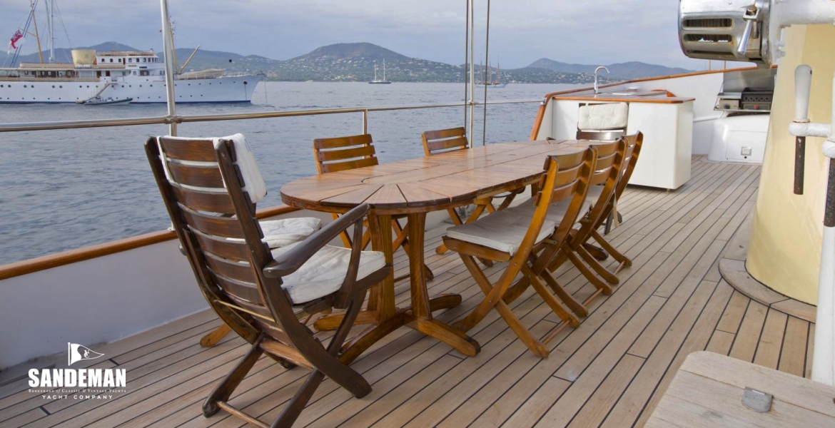 23Upperdeckdining.jpg