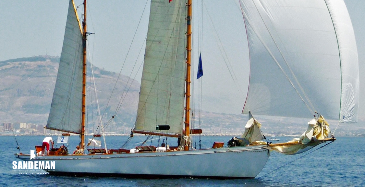 001AcroppedStbdreachspinnaker.jpg
