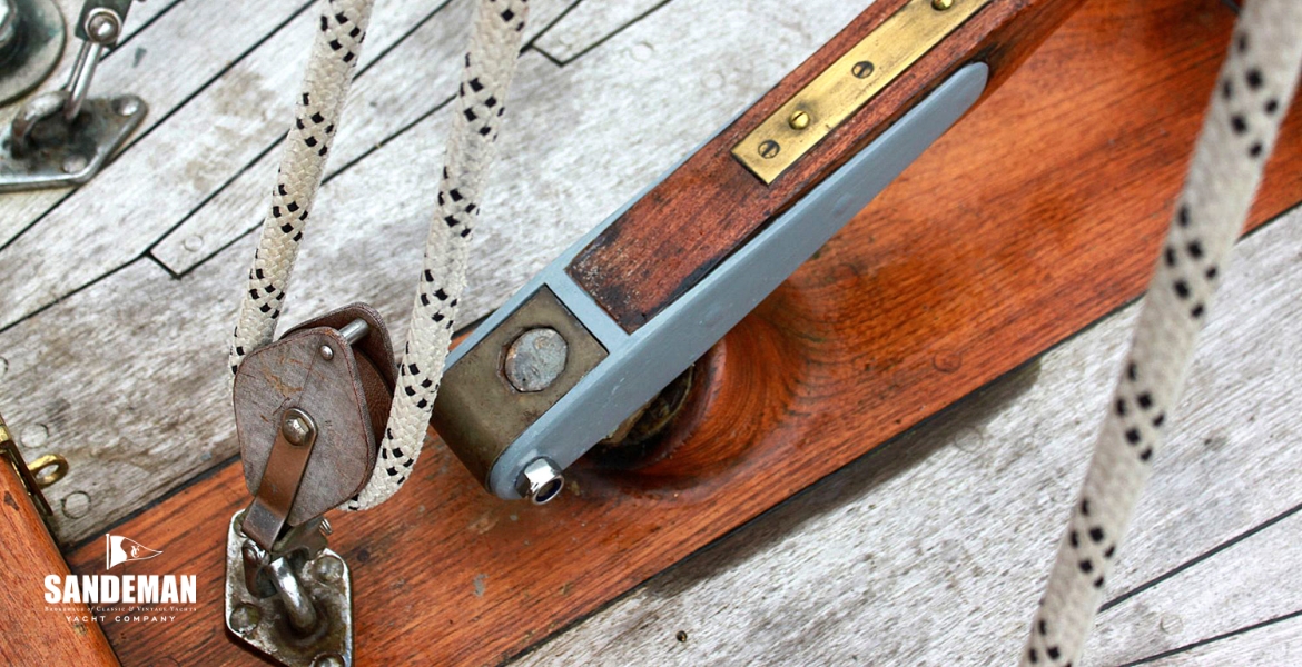 18 Tiller detail