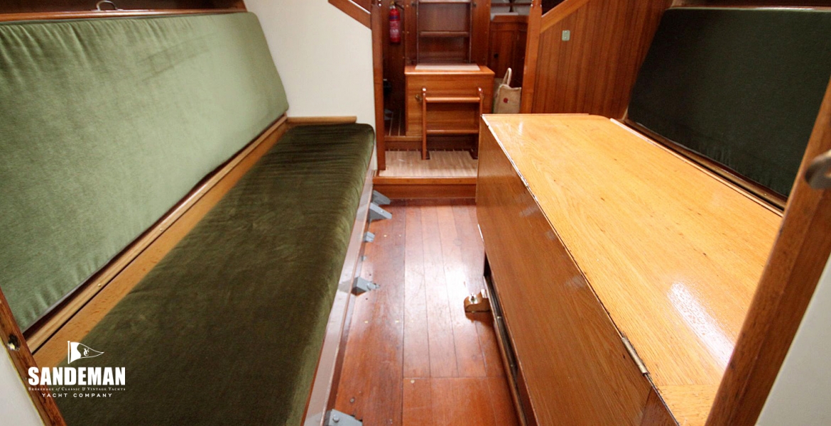 34 Saloon v aft