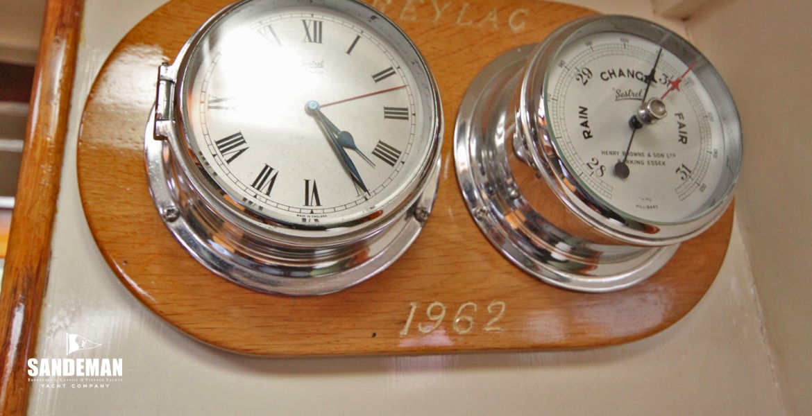 26 Clock & barom