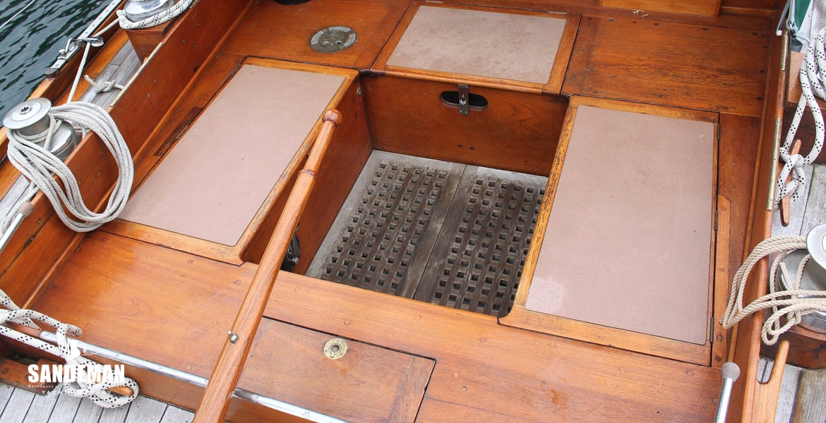19 Cockpit v fwd to companionway