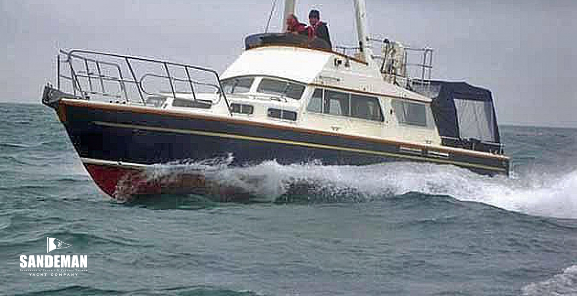 03 Speeding port bow
