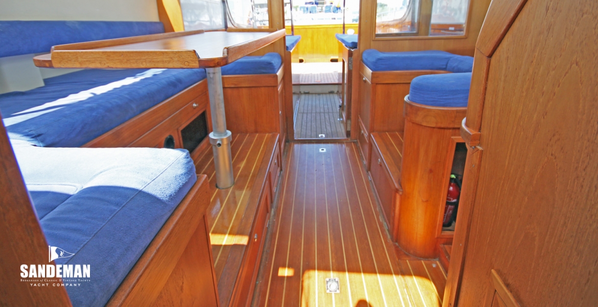 26 Deck saloon with aft view