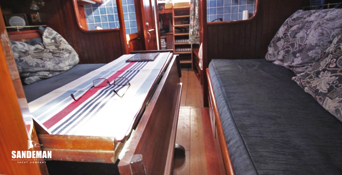 55 Saloon v aft