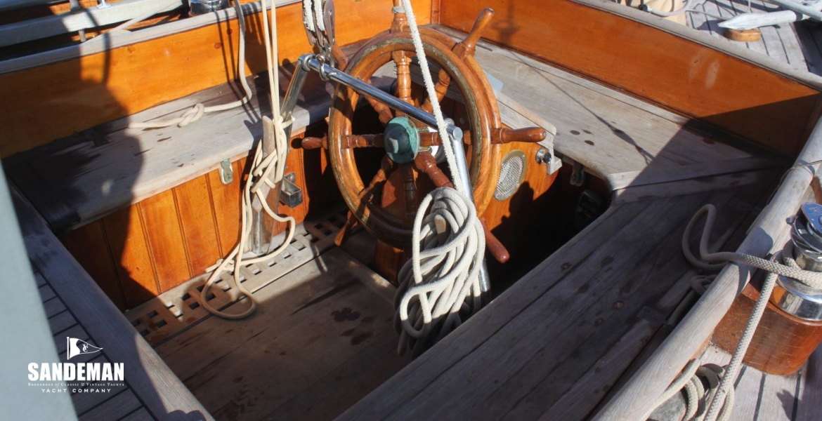 33 Cockpit v aft
