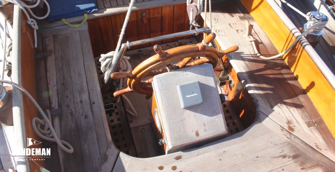 12 Cockpit