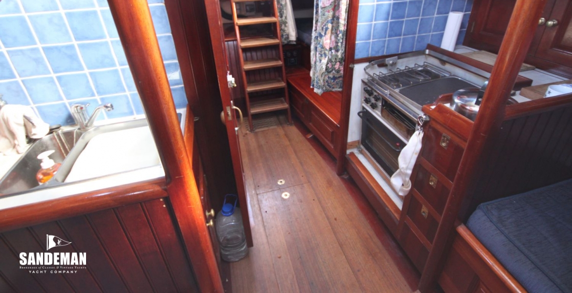 56 Galley v aft