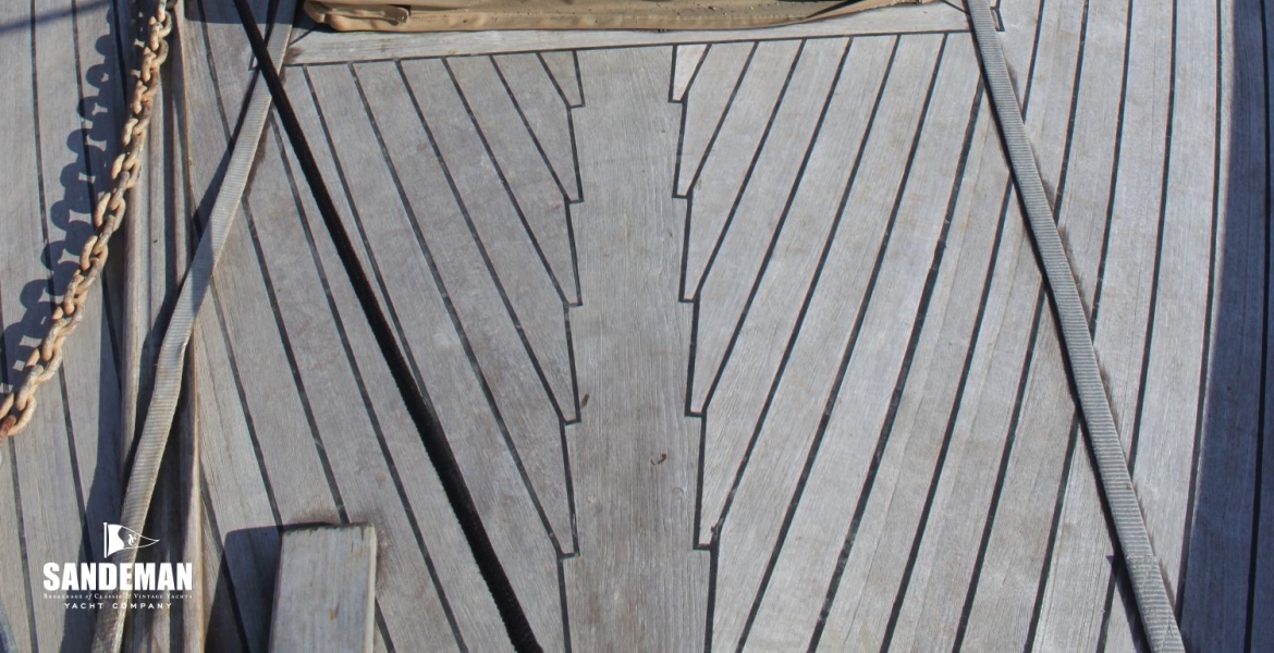 23 Foredeck v aft