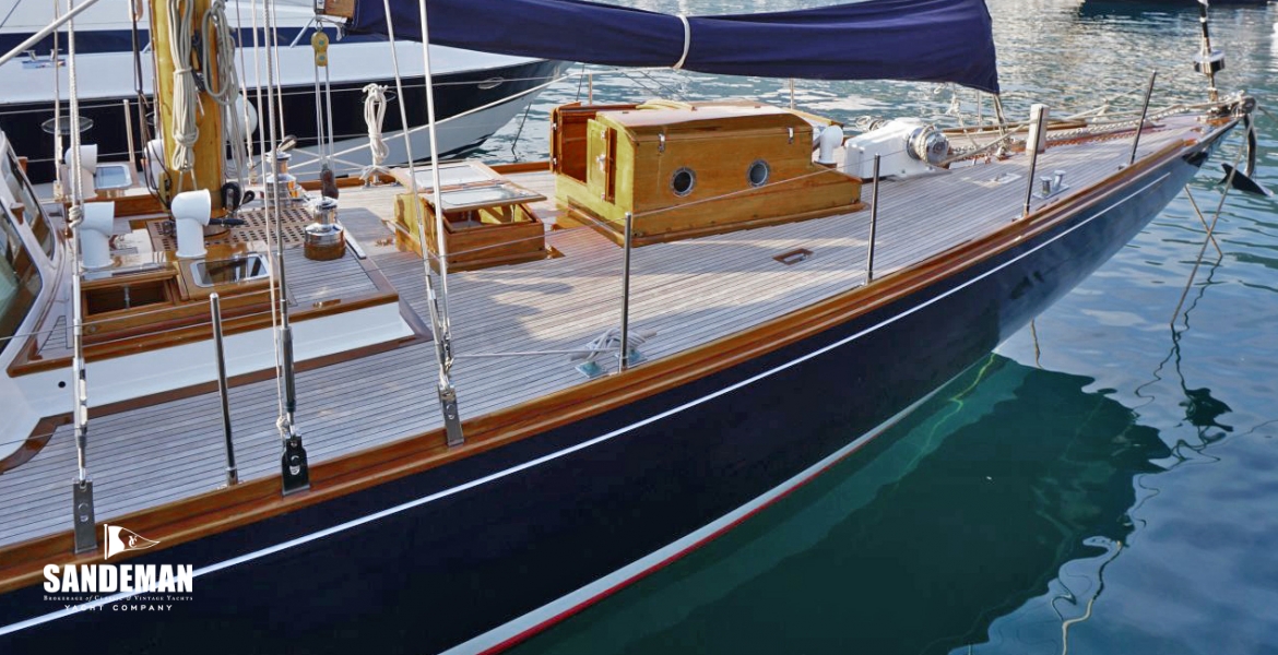 Foredeck from side