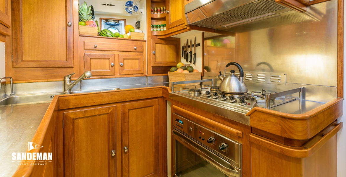 GALLEY FWD