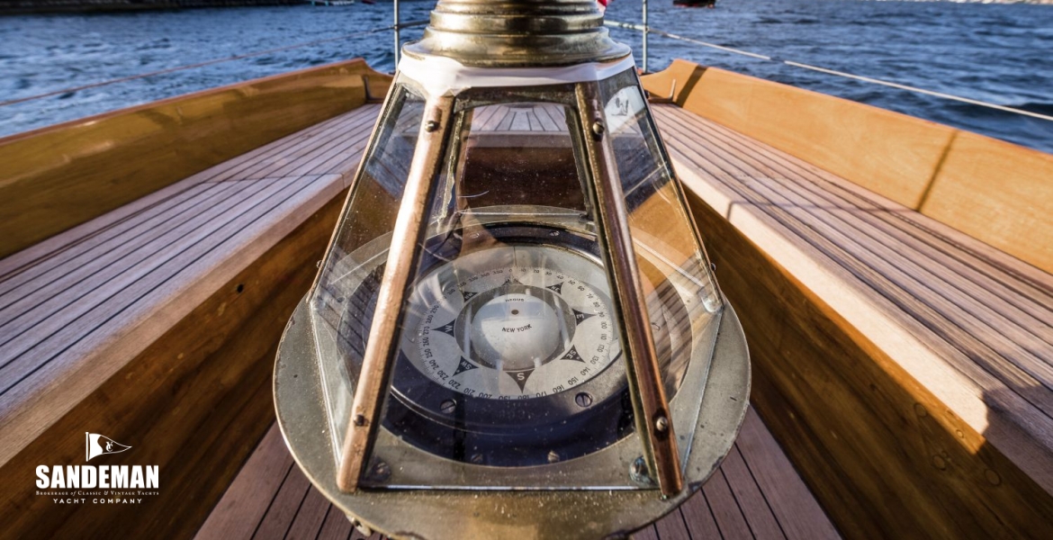 17 Compass v aft