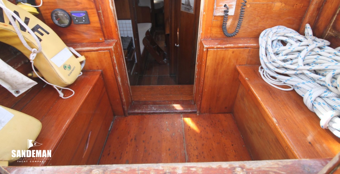 30 Cockpit to accom