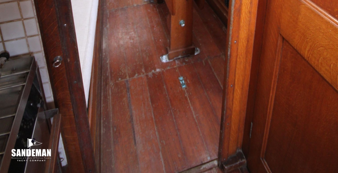 36 Access saloon