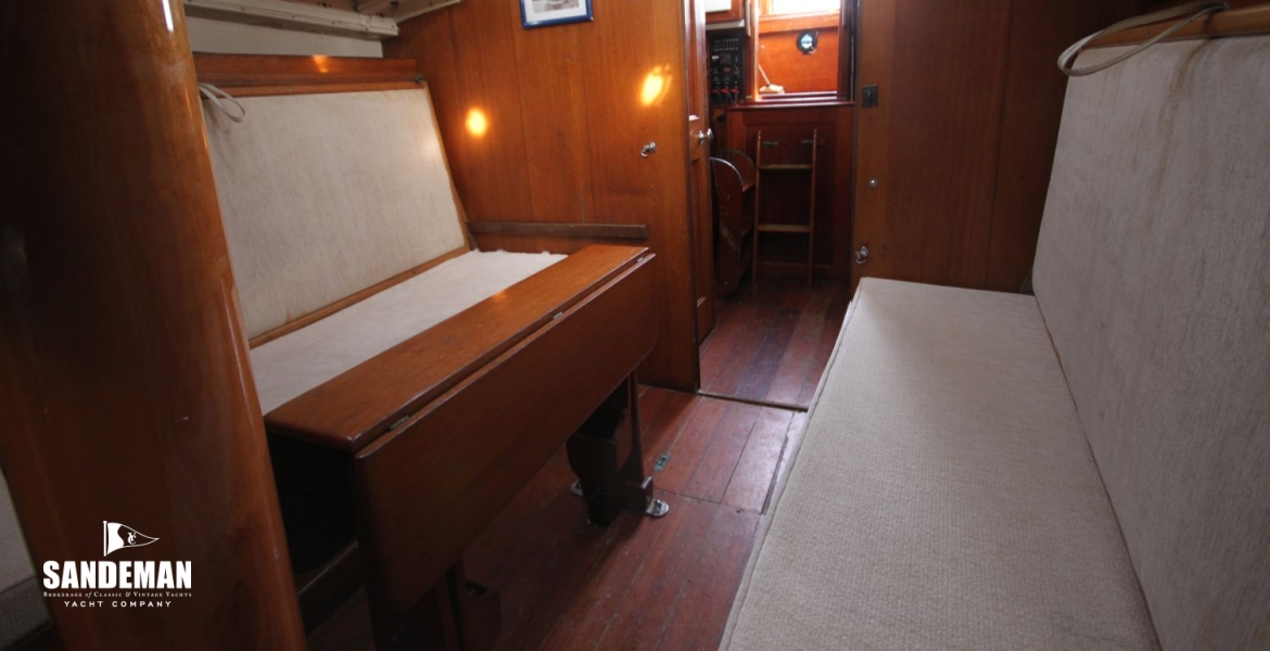43 Saloon stbd v aft