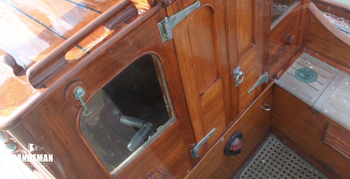 28 Cockpit v fwd