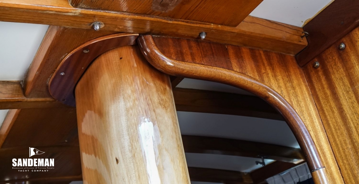 49Interiormastdetail.jpg