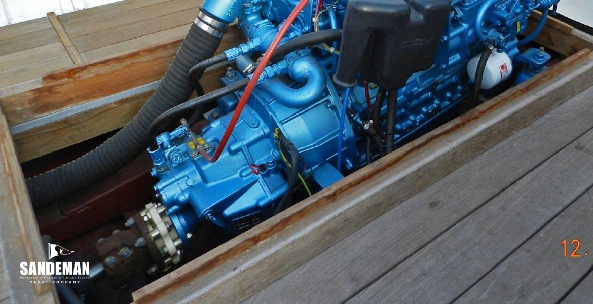 Engine v to port