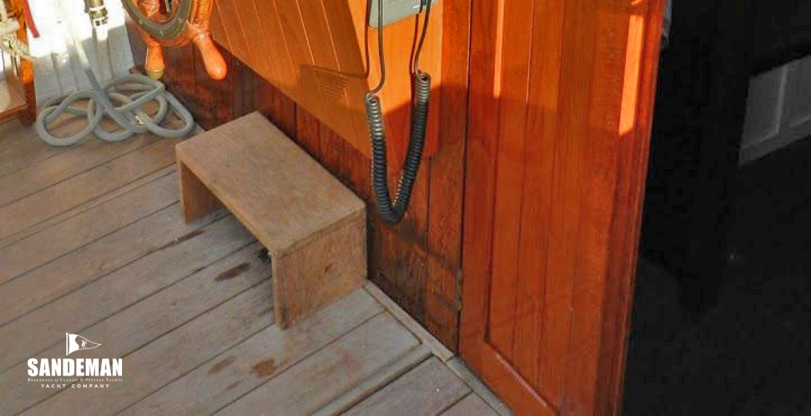 Helm and access cabin