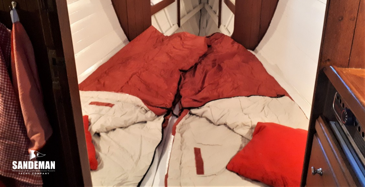 Cabin set up with double berth view fwd