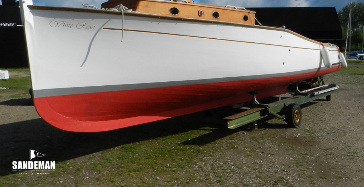 On trailer - port bow