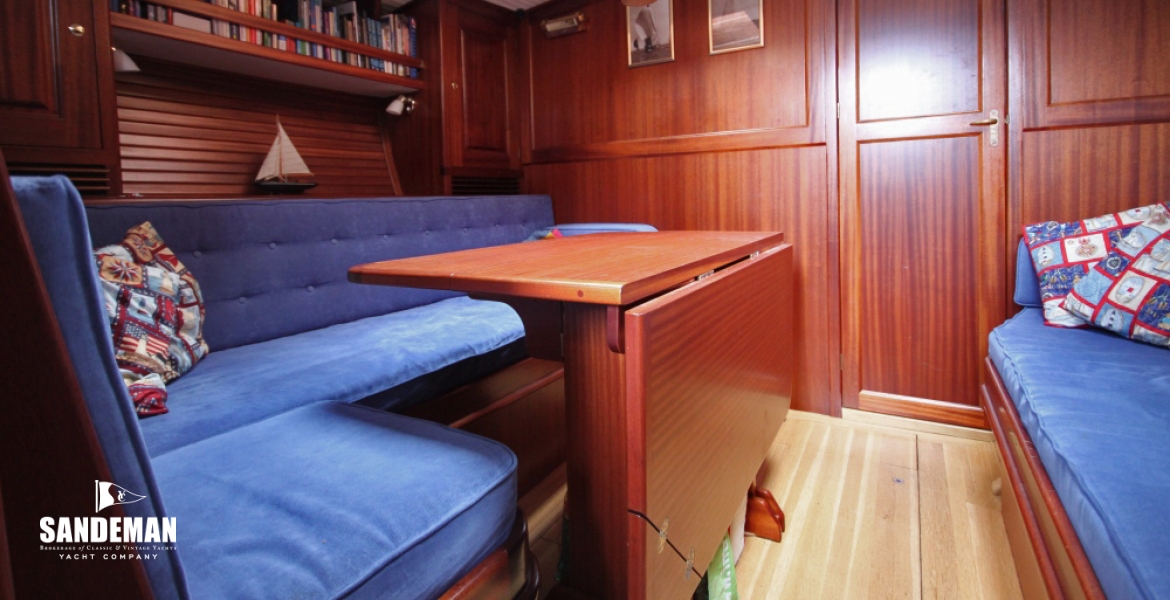Saloon to port