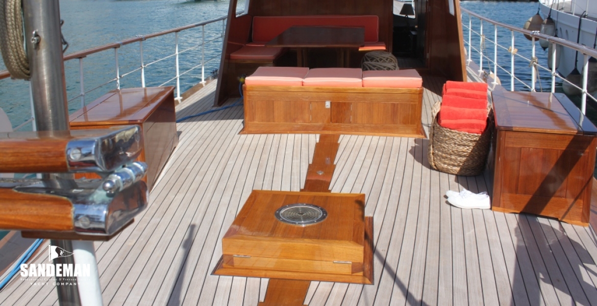 12 Aft deck v fwd.JPG