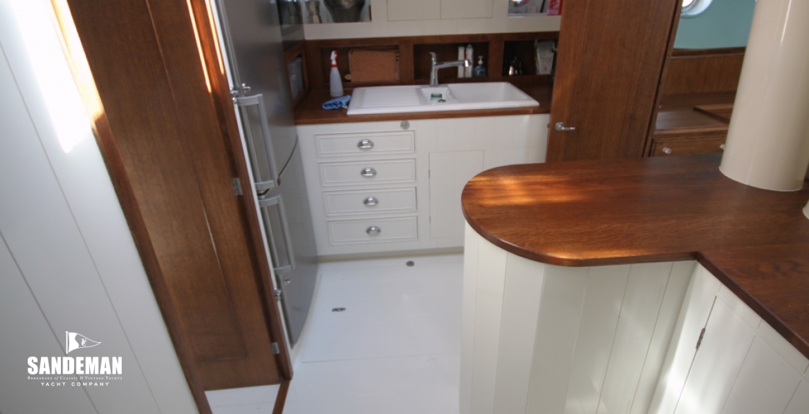 58 Galley to stbd.JPG